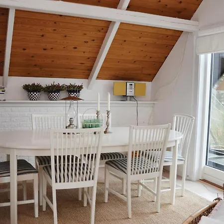 Feriehus Gorgeous Home In Sjaellands Odde Yderby