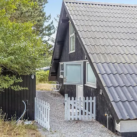 Nice home in Sjællands Odde w/ WiFi&3 Bedrooms Vakantiehuis *